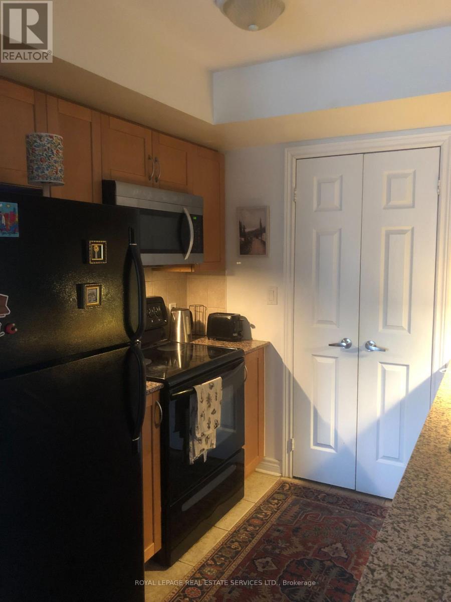 Th 201 - 2 Brian Peck Crescent, Toronto (Thorncliffe Park), Ontario  M4G 4K4 - Photo 9 - C14113964