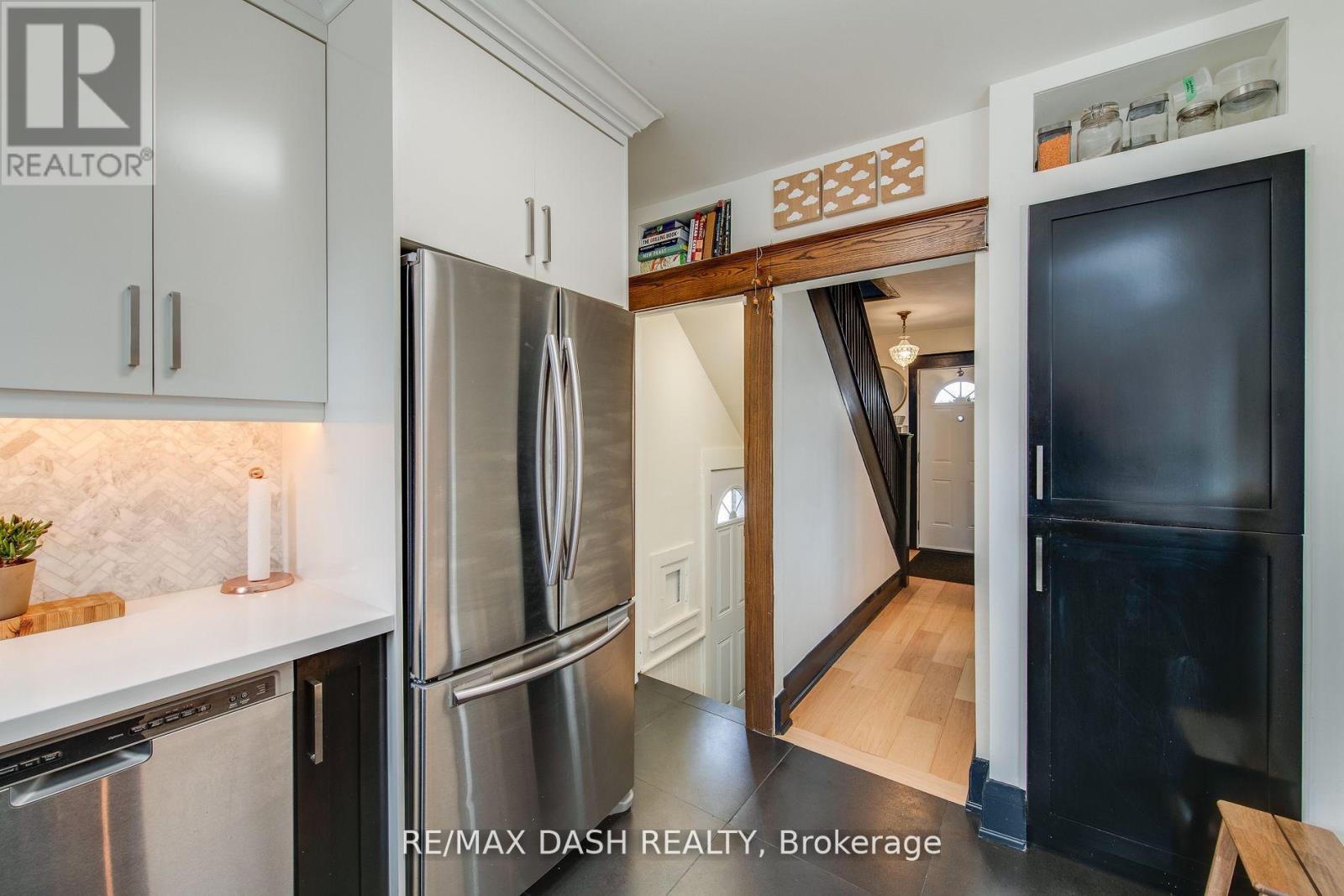 74 Oak Park Avenue, Toronto, Ontario M4C 4M3 - Photo 7 - E13790254