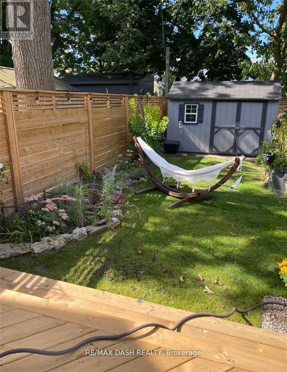 74 Oak Park Avenue, Toronto, Ontario M4C 4M3 - Photo 16 - E13790254