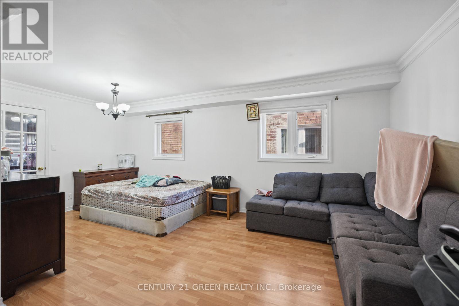 215 Kingknoll Drive, Brampton, Ontario  L6Y 4X4 - Photo 9 - W14113330