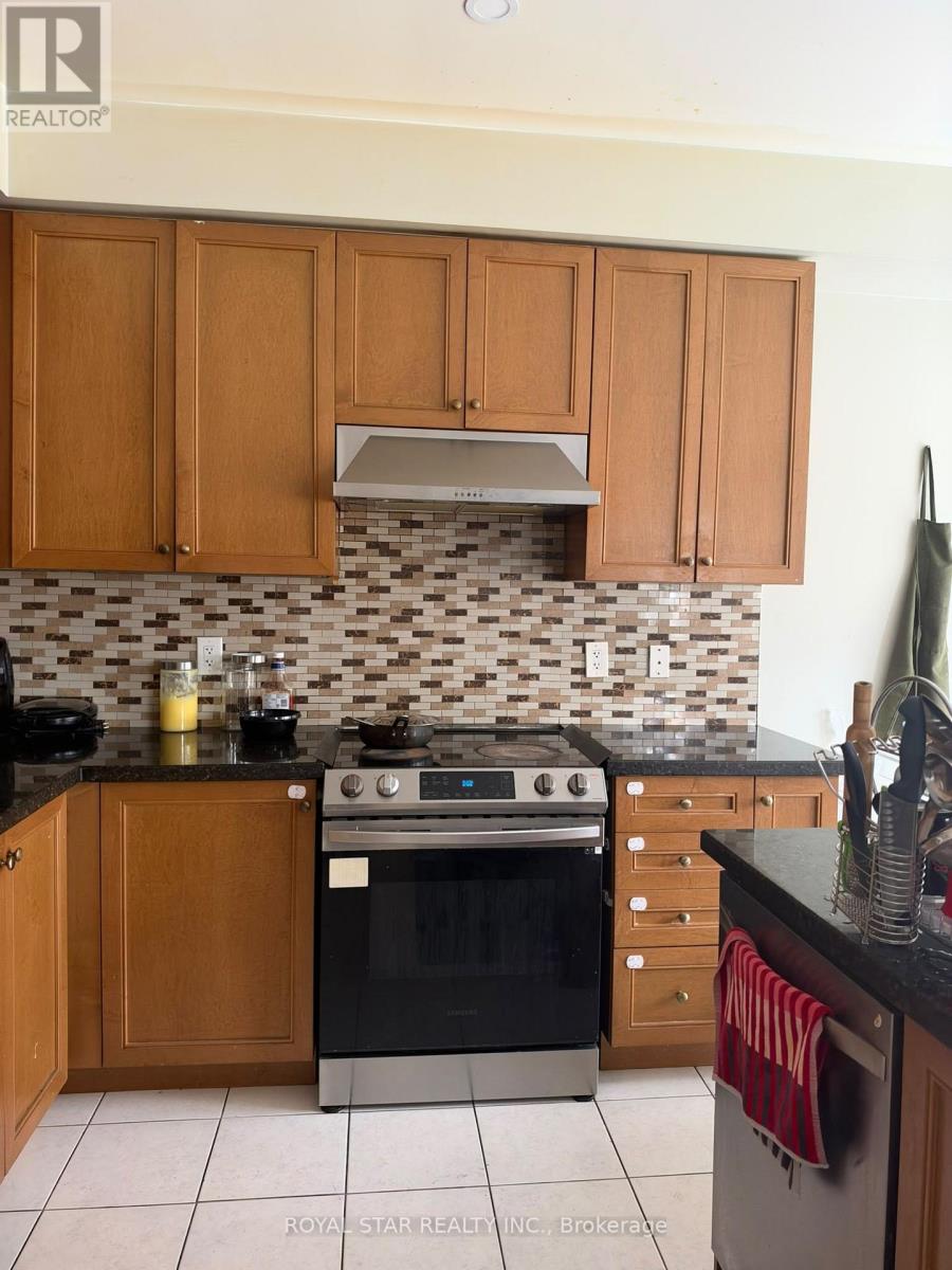 80 Summitgreen Crescent, Brampton, Ontario  L6R 0T6 - Photo 2 - W14113960