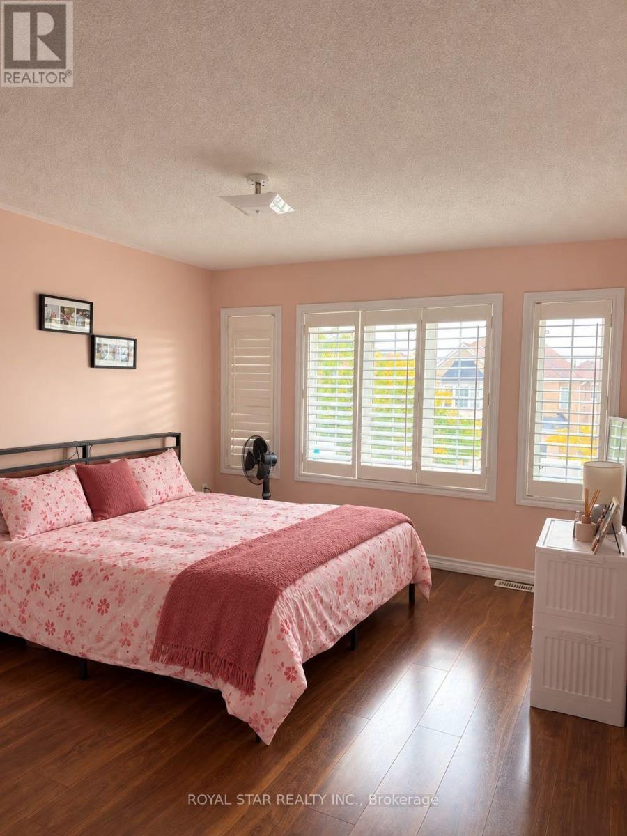 80 Summitgreen Crescent, Brampton, Ontario  L6R 0T6 - Photo 4 - W14113960