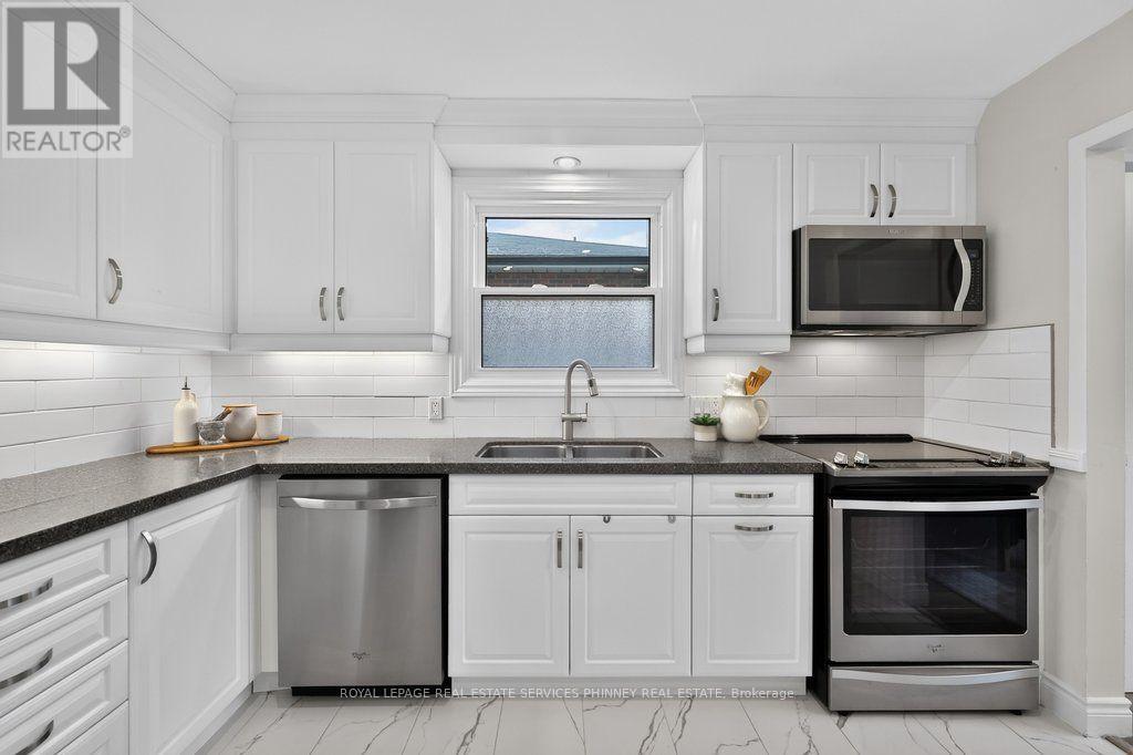 838 Saddle Crescent, Mississauga, Ontario  L4Y 2V8 - Photo 7 - W14099778