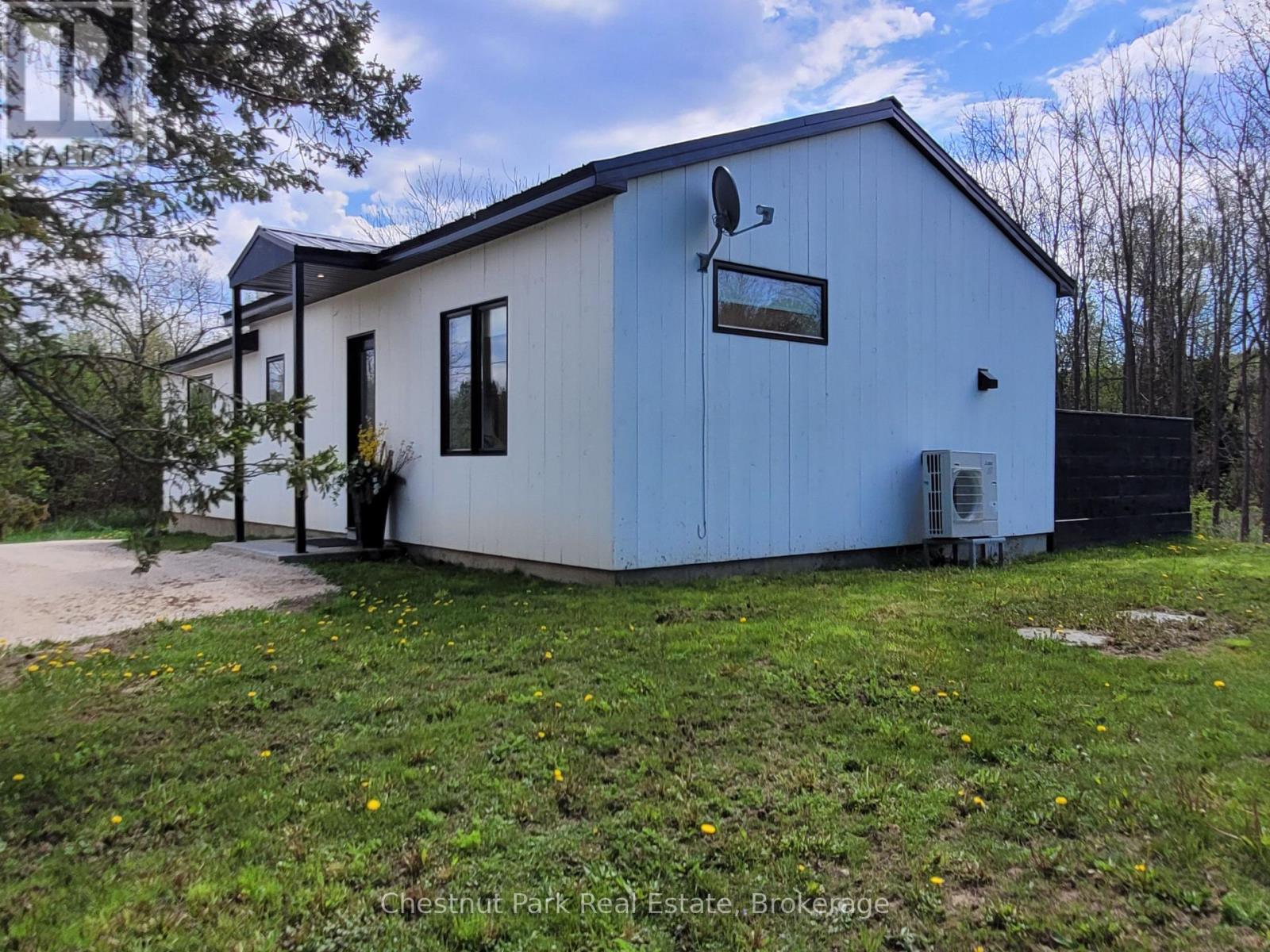 7965 County Road 9, Clearview, Ontario  L0M 1S0 - Photo 4 - S14113998