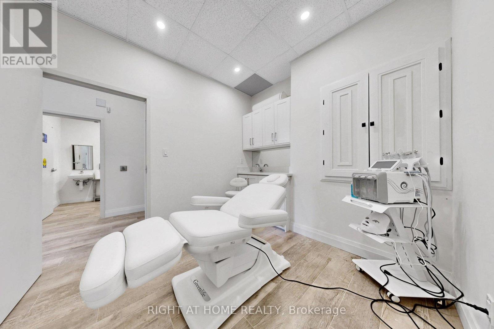 125 - 701 Sheppard Avenue W, Toronto, Ontario  M3H 0B2 - Photo 11 - C13849300