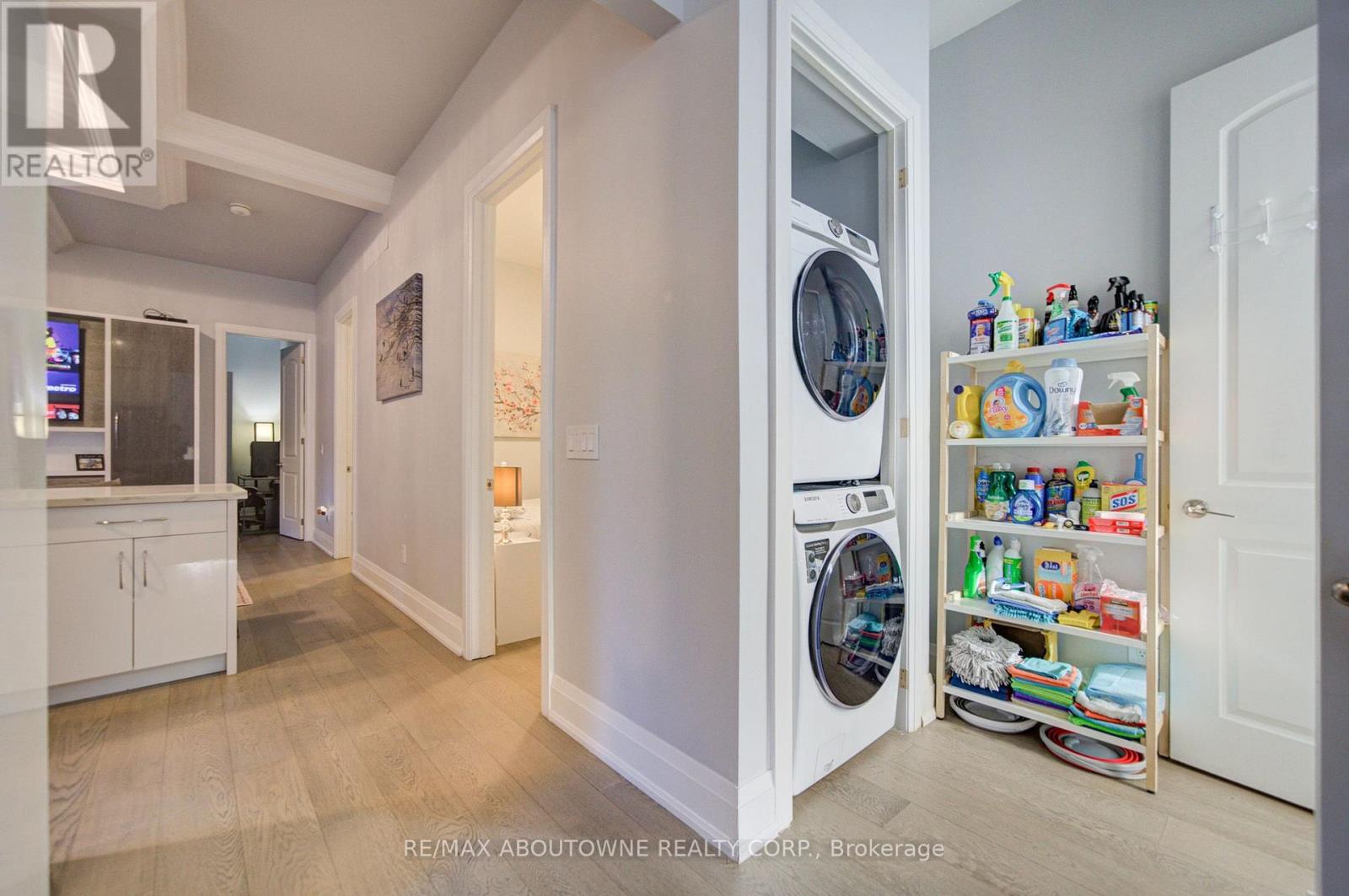 1525 Kenmuir Avenue, Mississauga, Ontario  L5G 4B6 - Photo 4 - W14103420