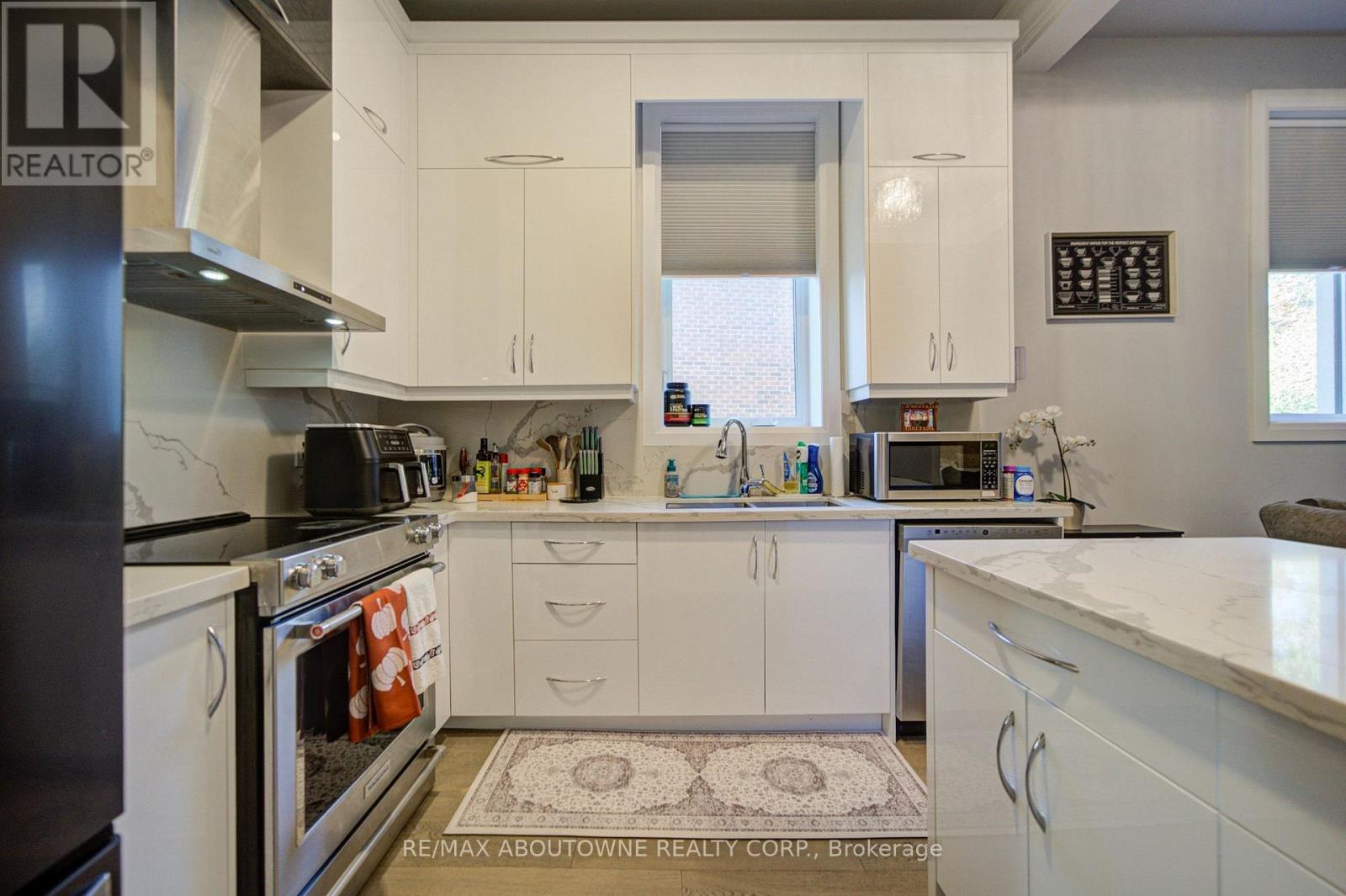 1525 Kenmuir Avenue, Mississauga, Ontario  L5G 4B6 - Photo 6 - W14103420