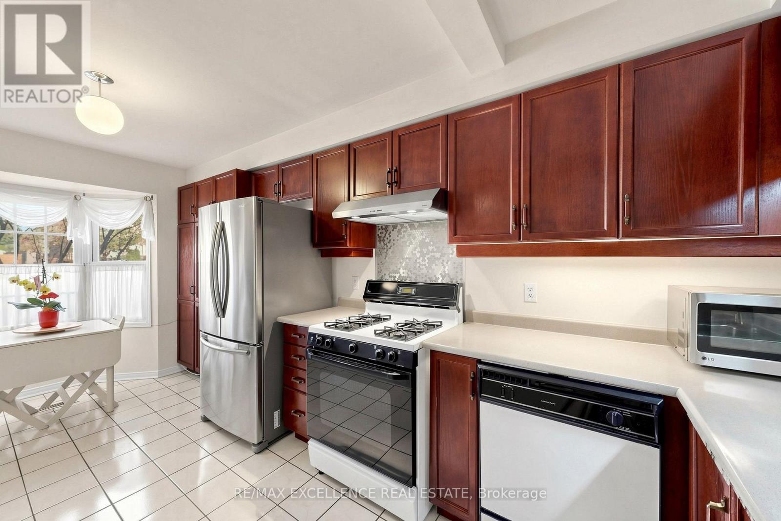 72 Desert Sand Drive, Brampton, Ontario  L6R 1V6 - Photo 13 - W14109528
