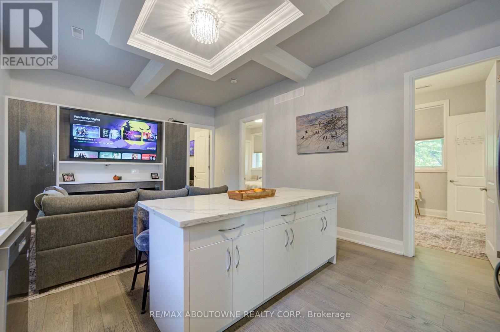 1525 Kenmuir Avenue, Mississauga, Ontario  L5G 4B6 - Photo 8 - W14103420