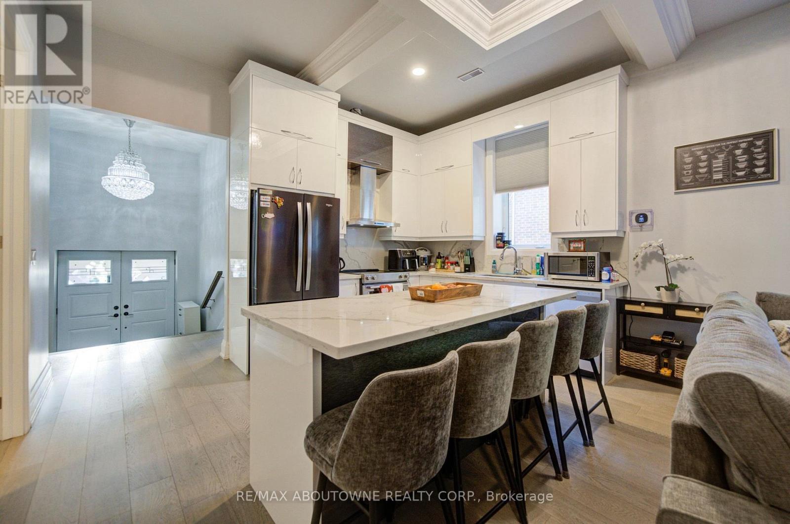 1525 Kenmuir Avenue, Mississauga, Ontario  L5G 4B6 - Photo 9 - W14103420