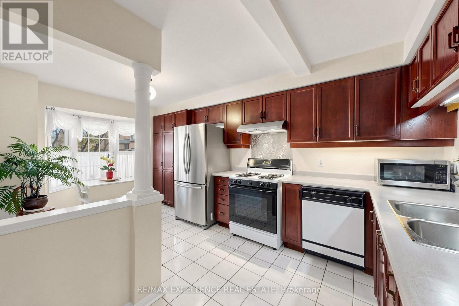 72 Desert Sand Drive, Brampton, Ontario  L6R 1V6 - Photo 12 - W14109528