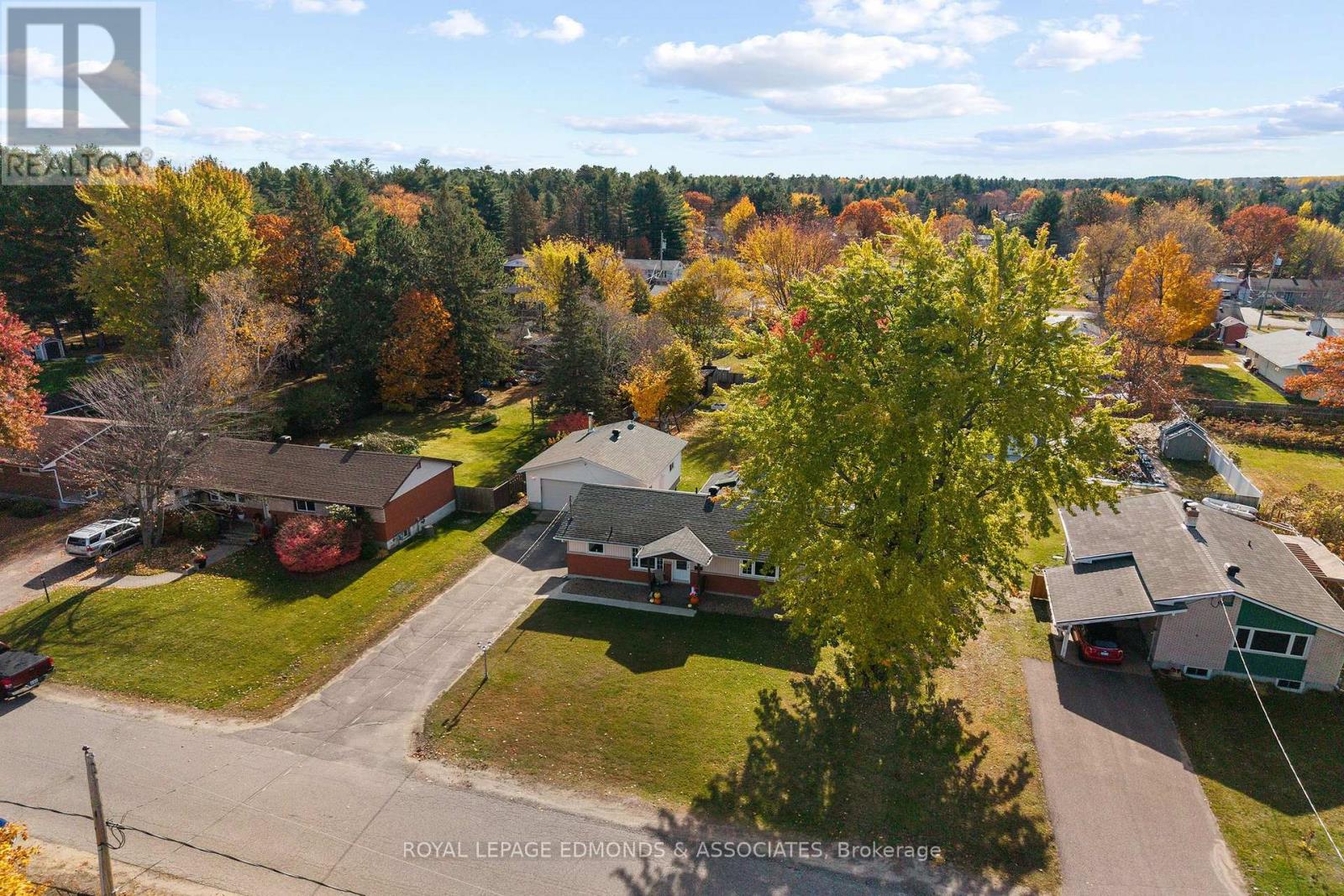 10 Sunset Crescent, Petawawa, Ontario  K8H 2L7 - Photo 10 - X14114058