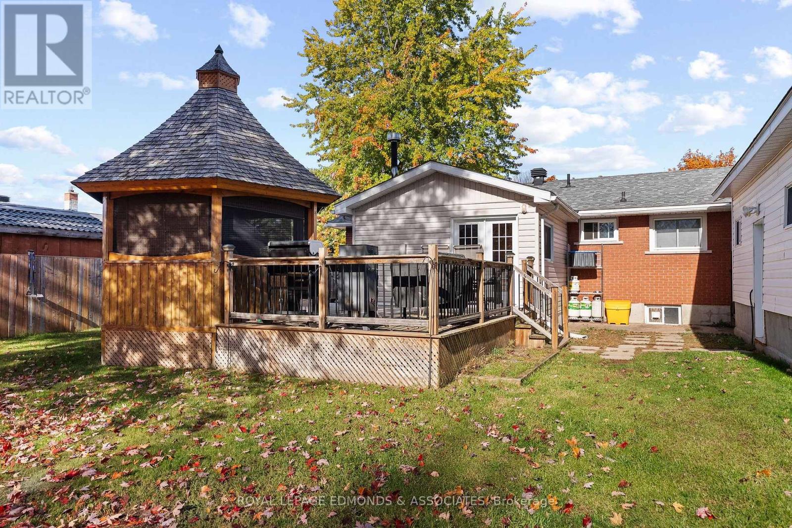 10 Sunset Crescent, Petawawa, Ontario  K8H 2L7 - Photo 37 - X14114058