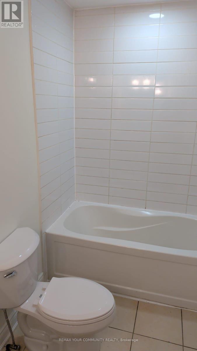Upper - 4 Malabar Crescent S, Brampton, Ontario  L6S 3X8 - Photo 11 - W14114070