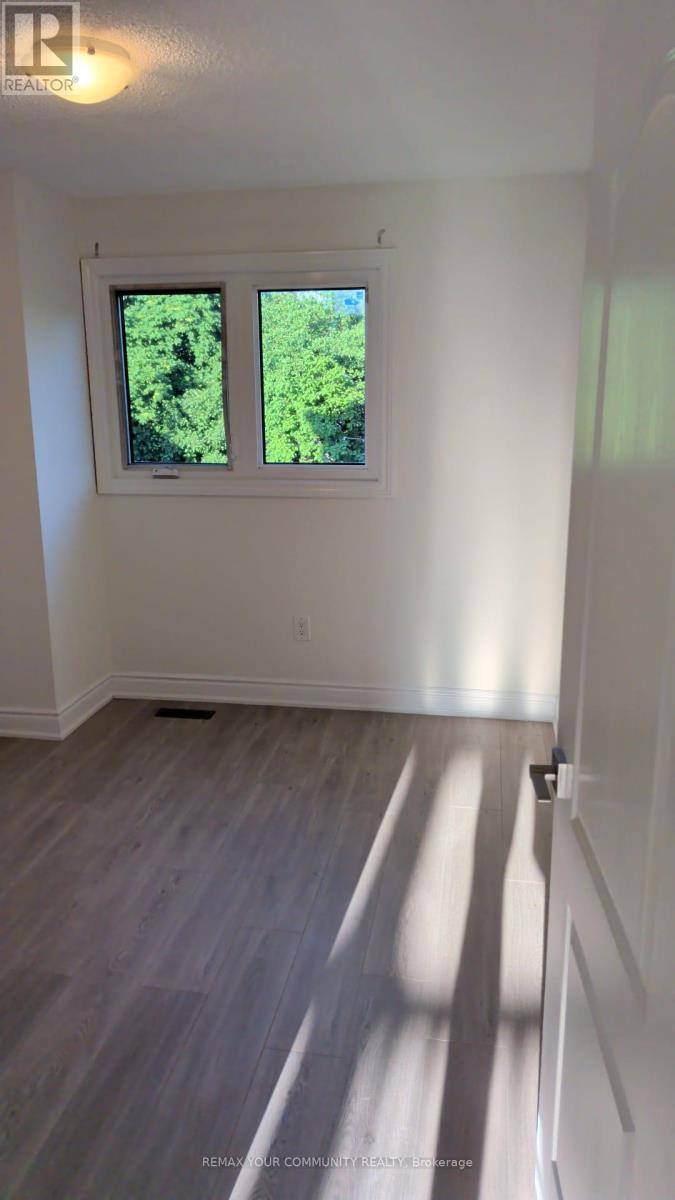 Upper - 4 Malabar Crescent S, Brampton, Ontario  L6S 3X8 - Photo 12 - W14114070
