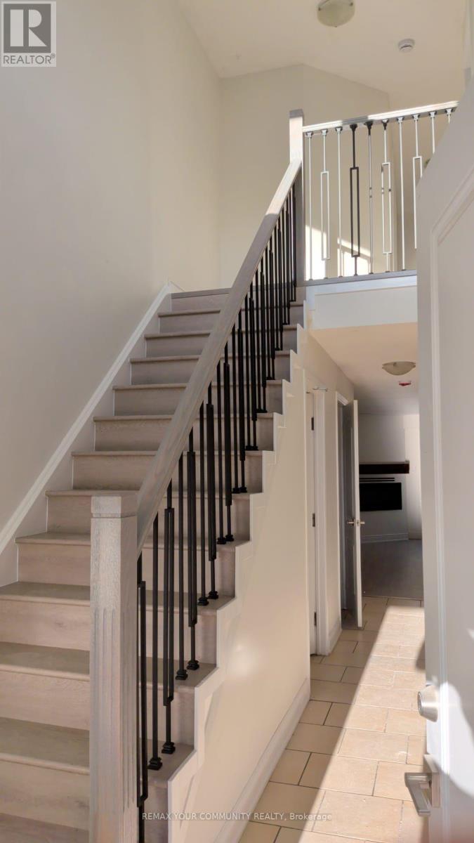 Upper - 4 Malabar Crescent S, Brampton, Ontario  L6S 3X8 - Photo 2 - W14114070
