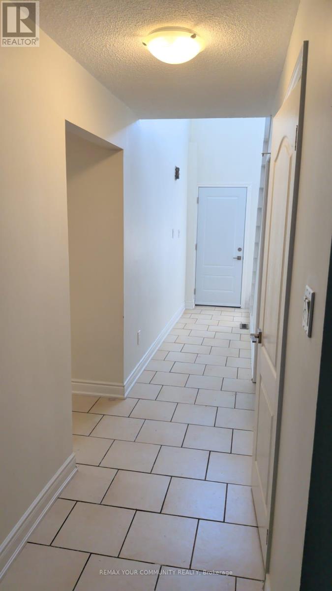 Upper - 4 Malabar Crescent S, Brampton, Ontario  L6S 3X8 - Photo 4 - W14114070