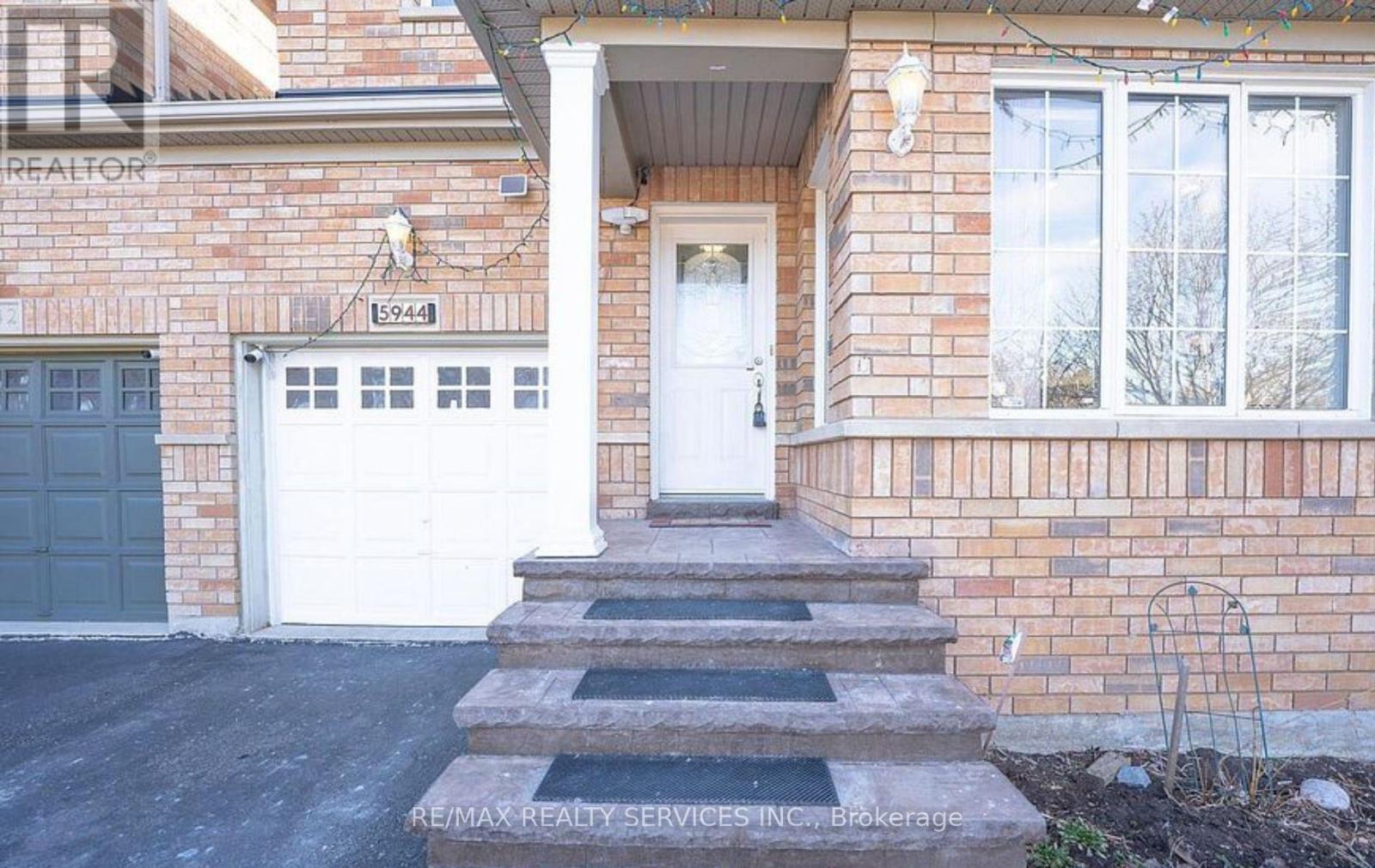 (Upper) - 5944 Shelford Terrace, Mississauga, Ontario  L5M 6K3 - Photo 3 - W14114092