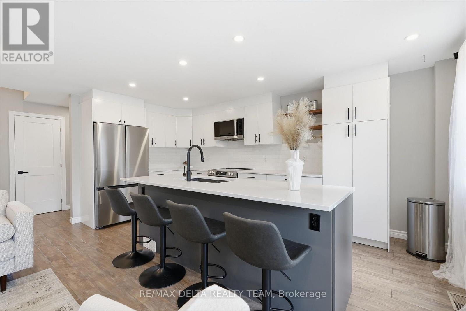 6917 Bilberry Drive, Ottawa, Ontario  K1C 2C1 - Photo 7 - X14108946
