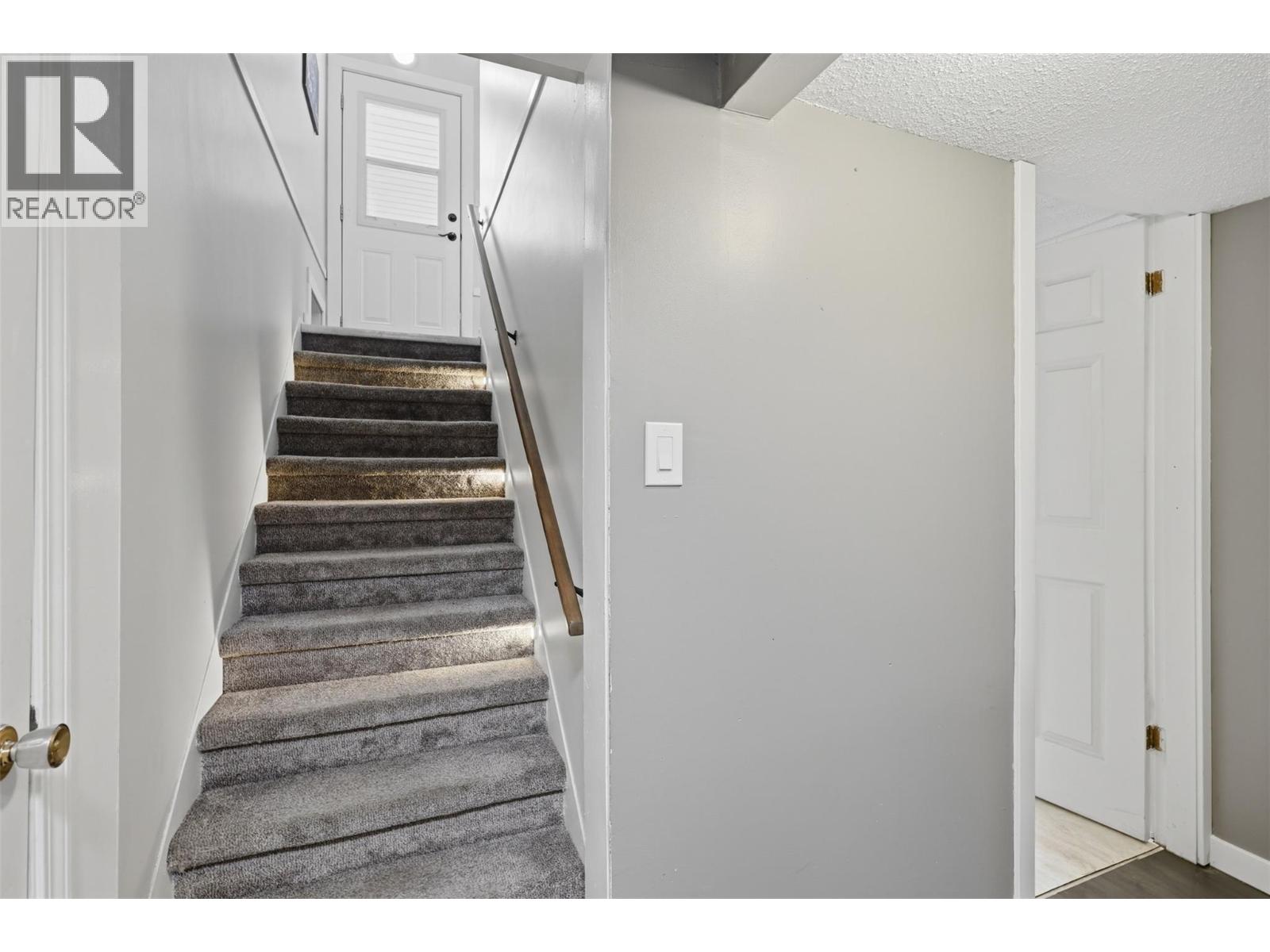 1239 10th Street, Kamloops, British Columbia  V2B 3A9 - Photo 40 - 10403812