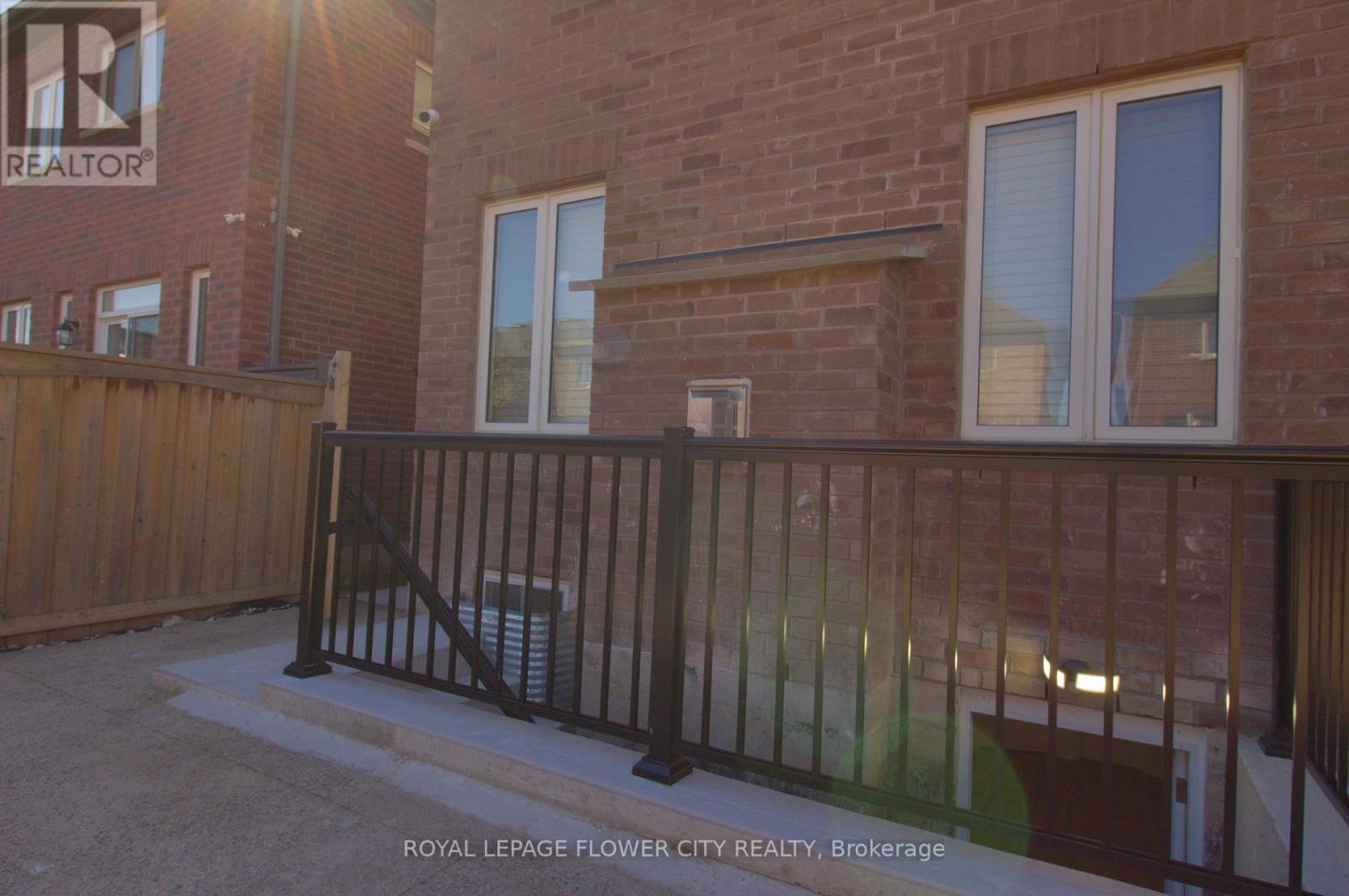 23 Perdita Road, Brampton, Ontario  L6Y 6B3 - Photo 5 - W13884574