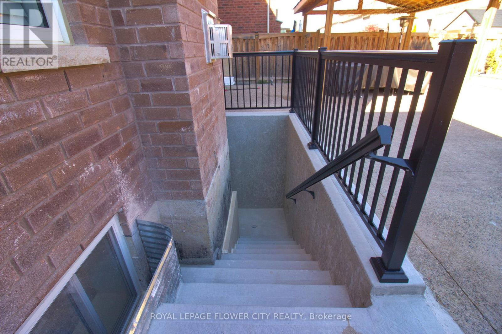 23 Perdita Road, Brampton, Ontario  L6Y 6B3 - Photo 8 - W13884574
