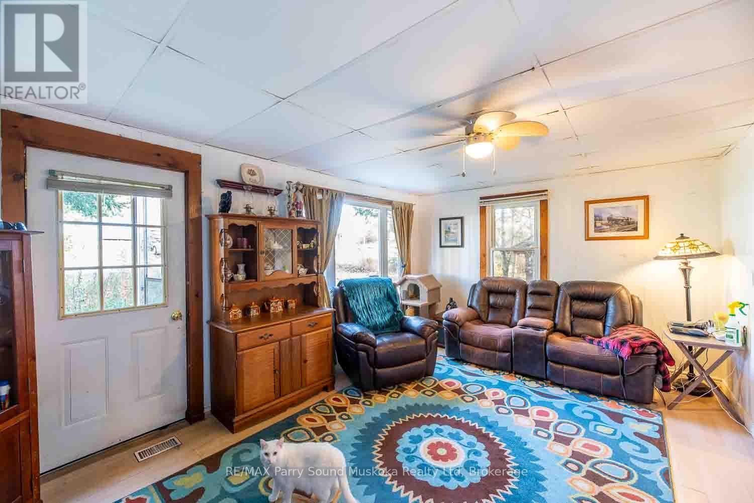 27 Ahmic St Street W, Magnetawan, Ontario  P0A 1P0 - Photo 2 - X14114150