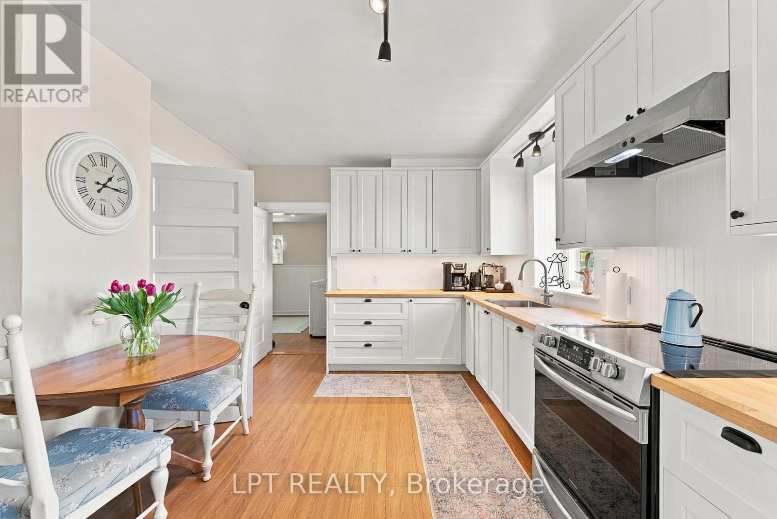 151 Parkhill Main Street, North Middlesex, Ontario  N0M 2K0 - Photo 17 - X14114190