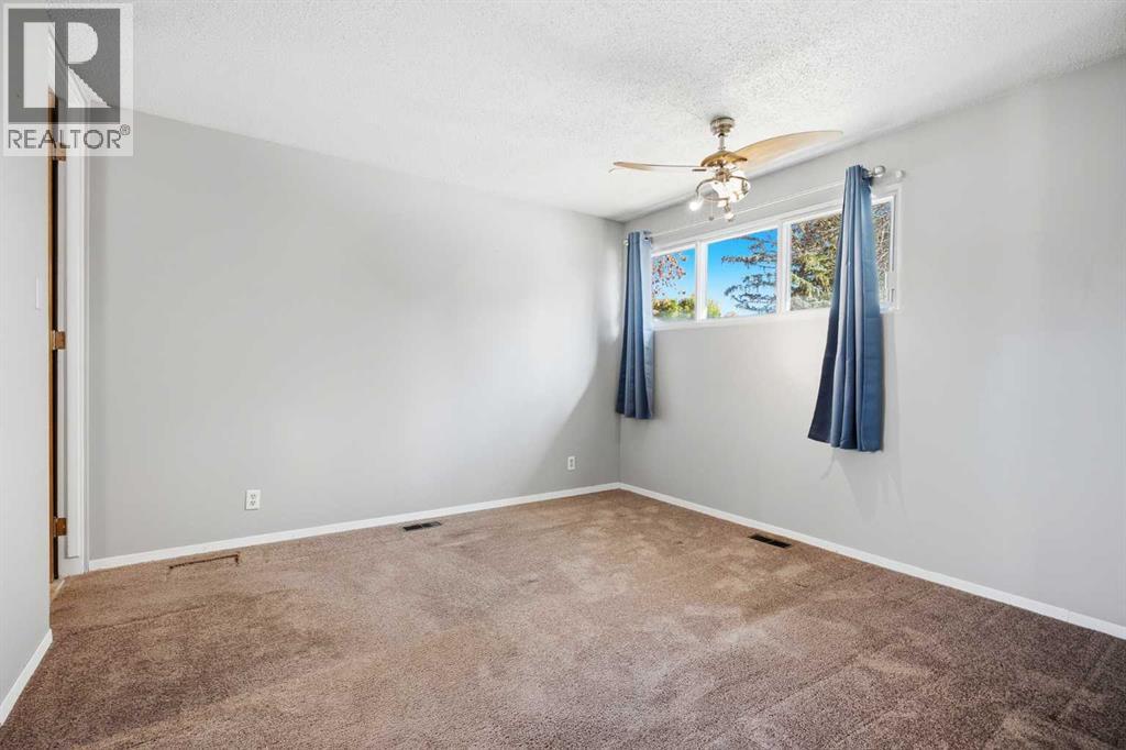 163 Westwood Drive Sw, Calgary, Alberta  T3C 2W2 - Photo 12 - A2351223