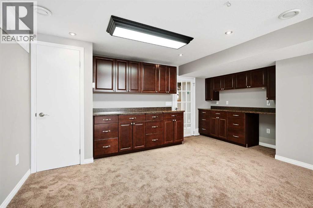 163 Westwood Drive Sw, Calgary, Alberta  T3C 2W2 - Photo 21 - A2351223
