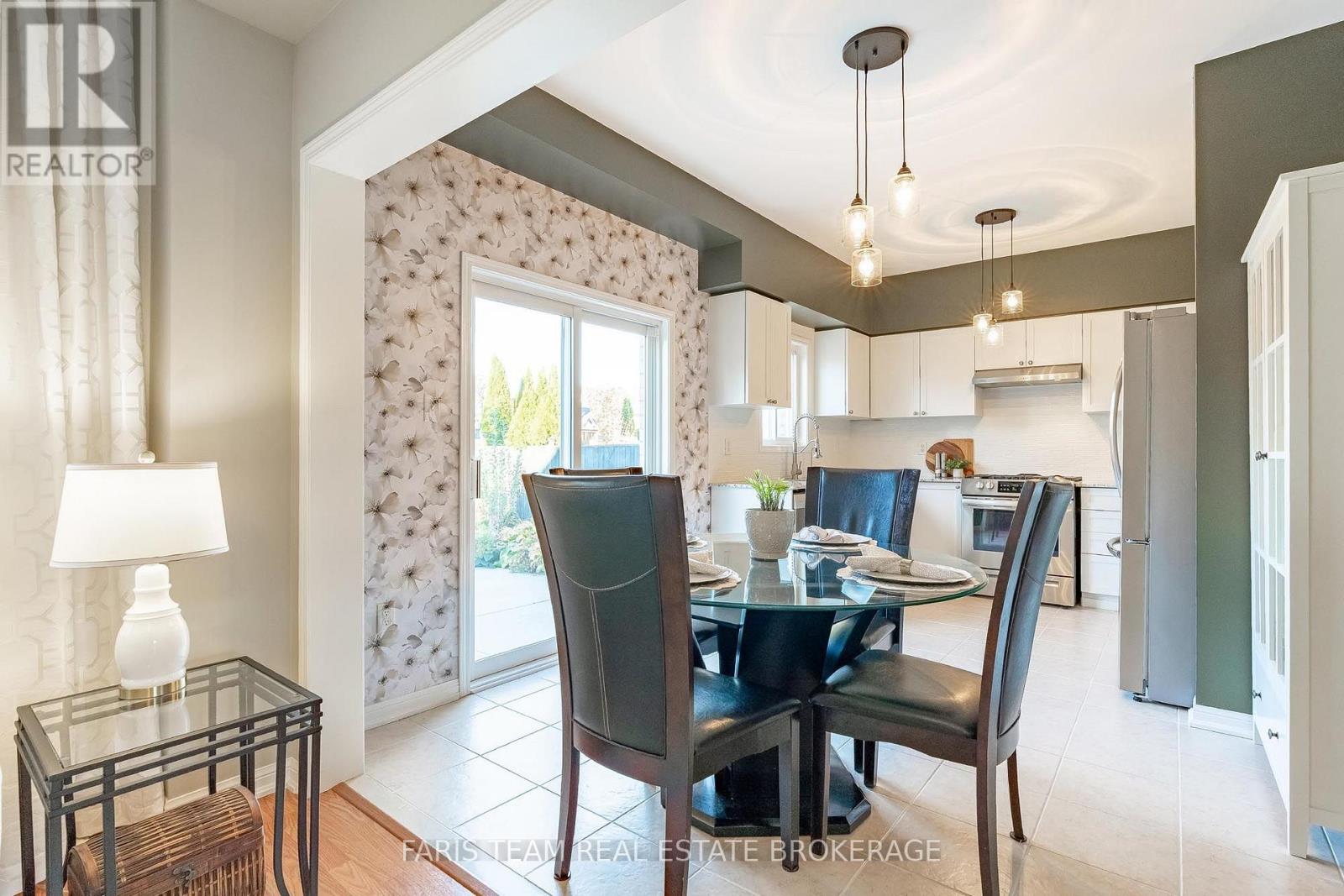 36 Connaught Lane, Barrie (Innis-Shore), Ontario  L4M 0A6 - Photo 4 - S14114174