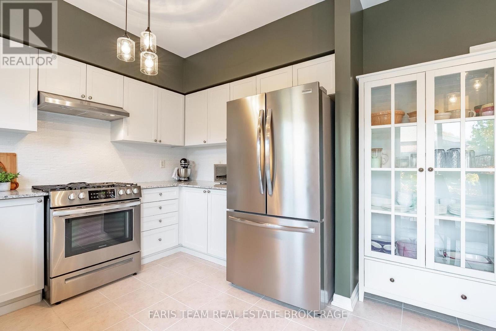 36 Connaught Lane, Barrie (Innis-Shore), Ontario  L4M 0A6 - Photo 6 - S14114174