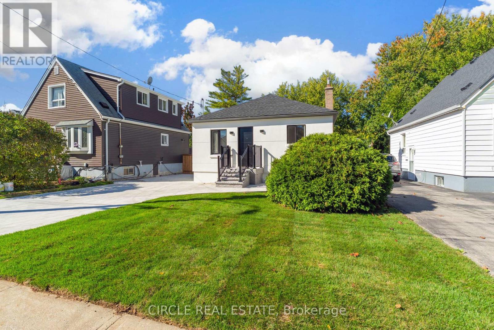 226 East 28th Street, Hamilton, Ontario  L8V 3J1 - Photo 2 - X14113182