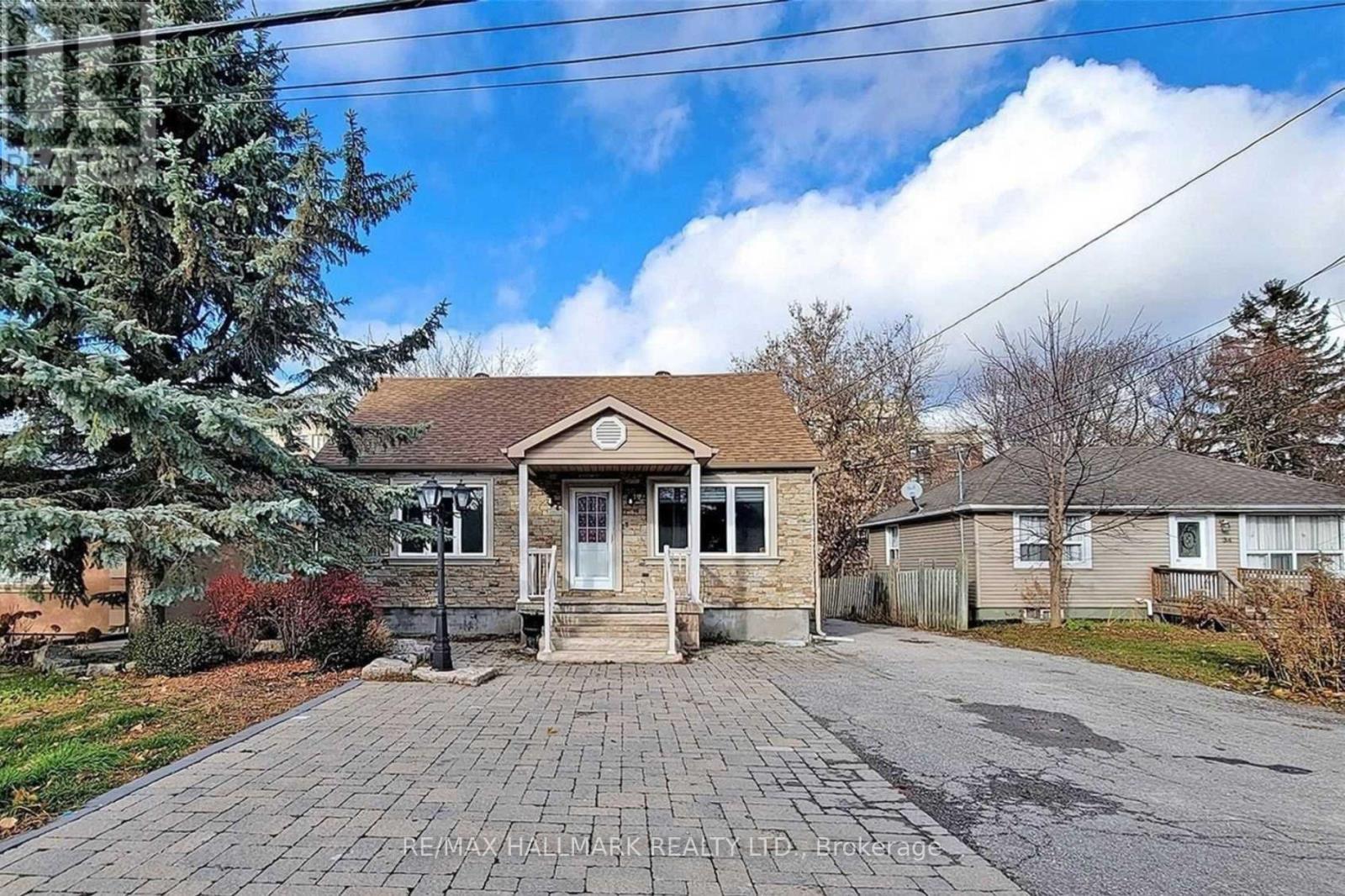 28 LAKE AVENUE, Richmond Hill, Ontario