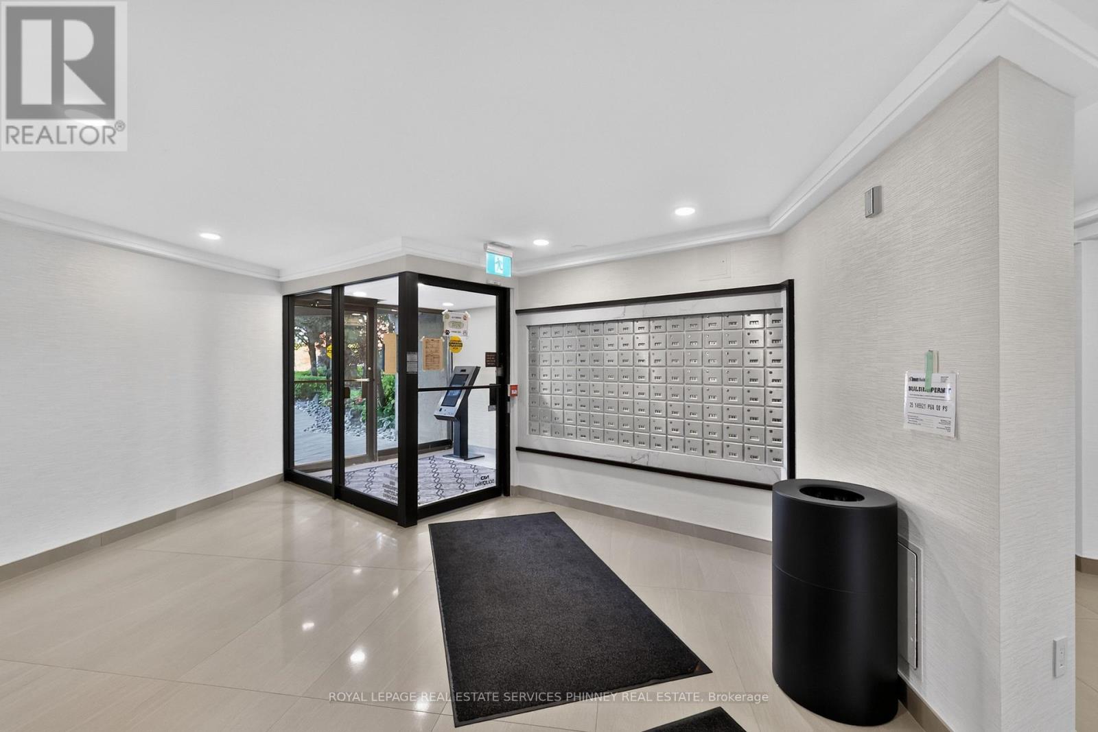E21 - 284 Mill Road, Toronto, Ontario  M9C 4W6 - Photo 5 - W14107790