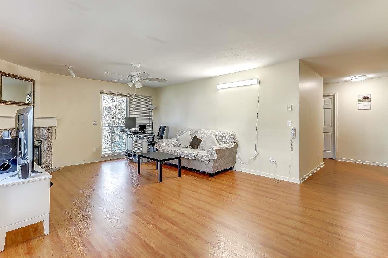 210 14980 101a Avenue, Surrey, British Columbia  V3R 0T1 - Photo 2 - R3178091