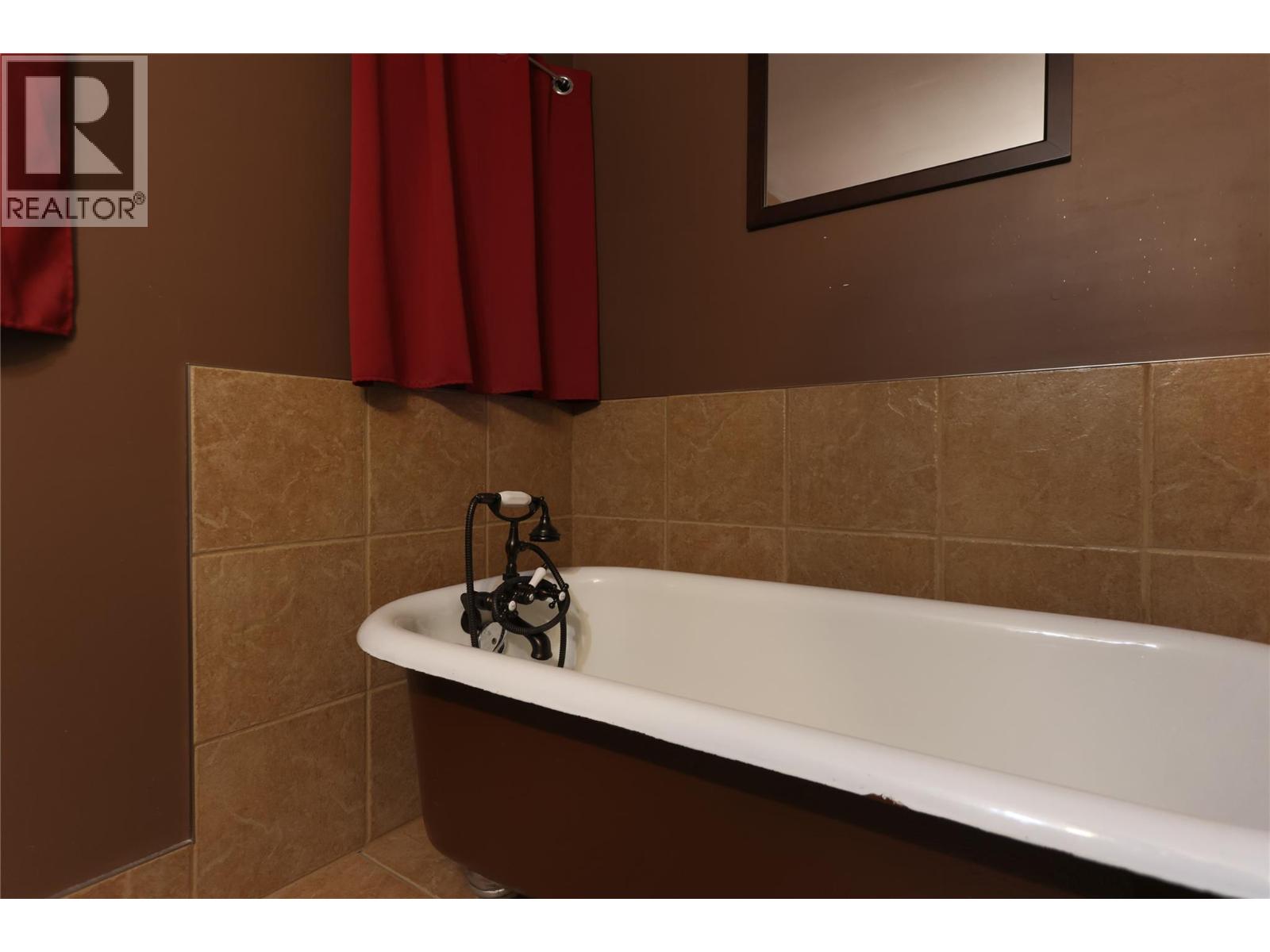 2066 Caughlin Road, Fruitvale, British Columbia  V0G 1L1 - Photo 41 - 10403899