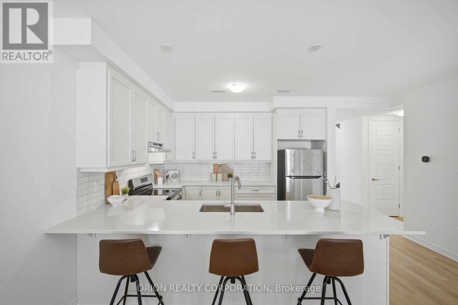 716 Keast Place, Innisfil, Ontario  L9S 0S9 - Photo 3 - N14114326