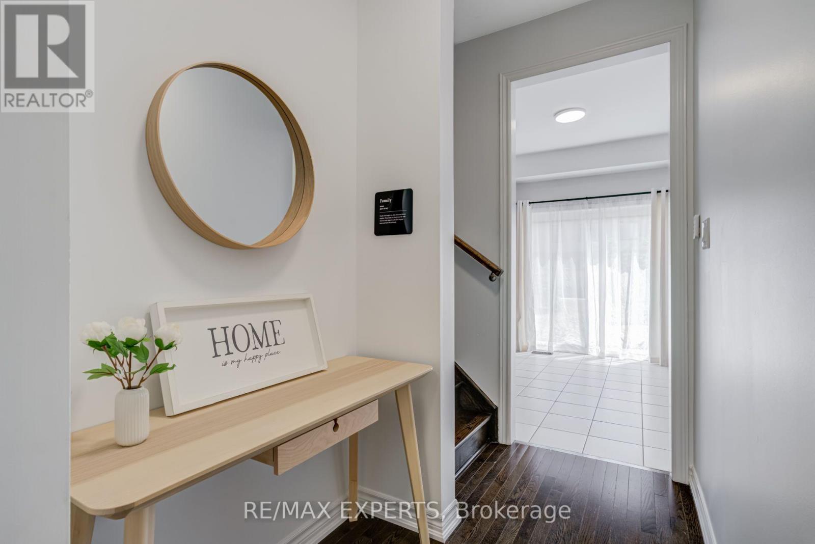 19 Cygnus Crescent, Barrie (Ardagh), Ontario  L4N 9C2 - Photo 4 - S14114292