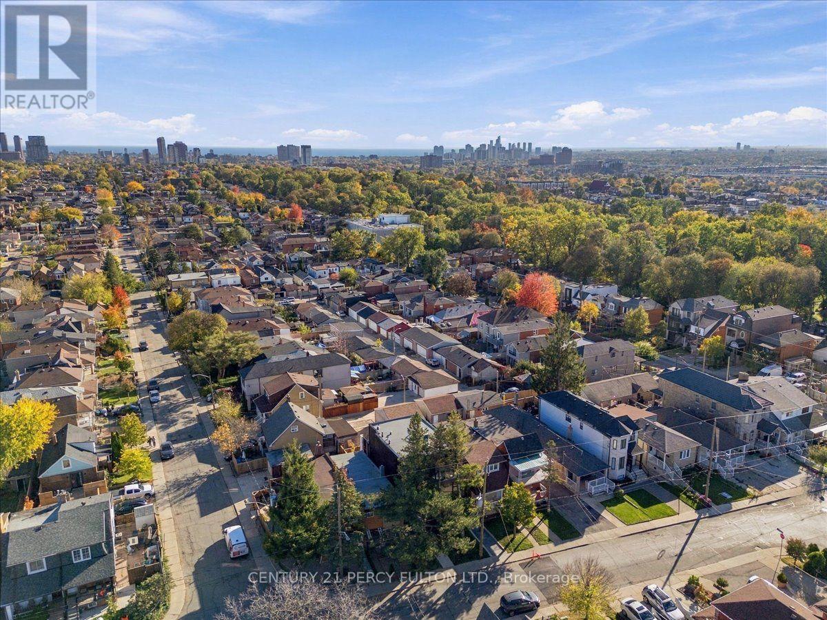 2 - 113 Hatherley Road, Toronto, Ontario  M6E 1W4 - Photo 3 - W14114274