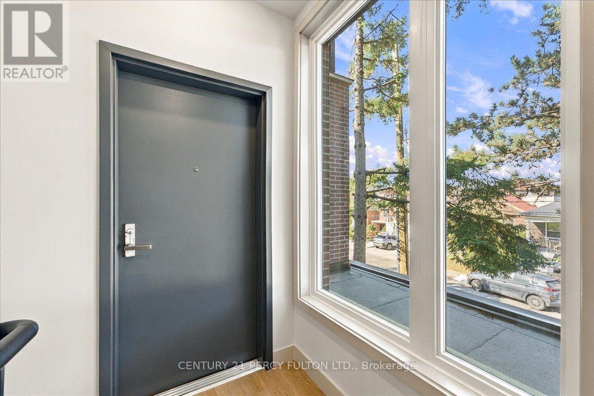 2 - 113 Hatherley Road, Toronto, Ontario  M6E 1W4 - Photo 6 - W14114274