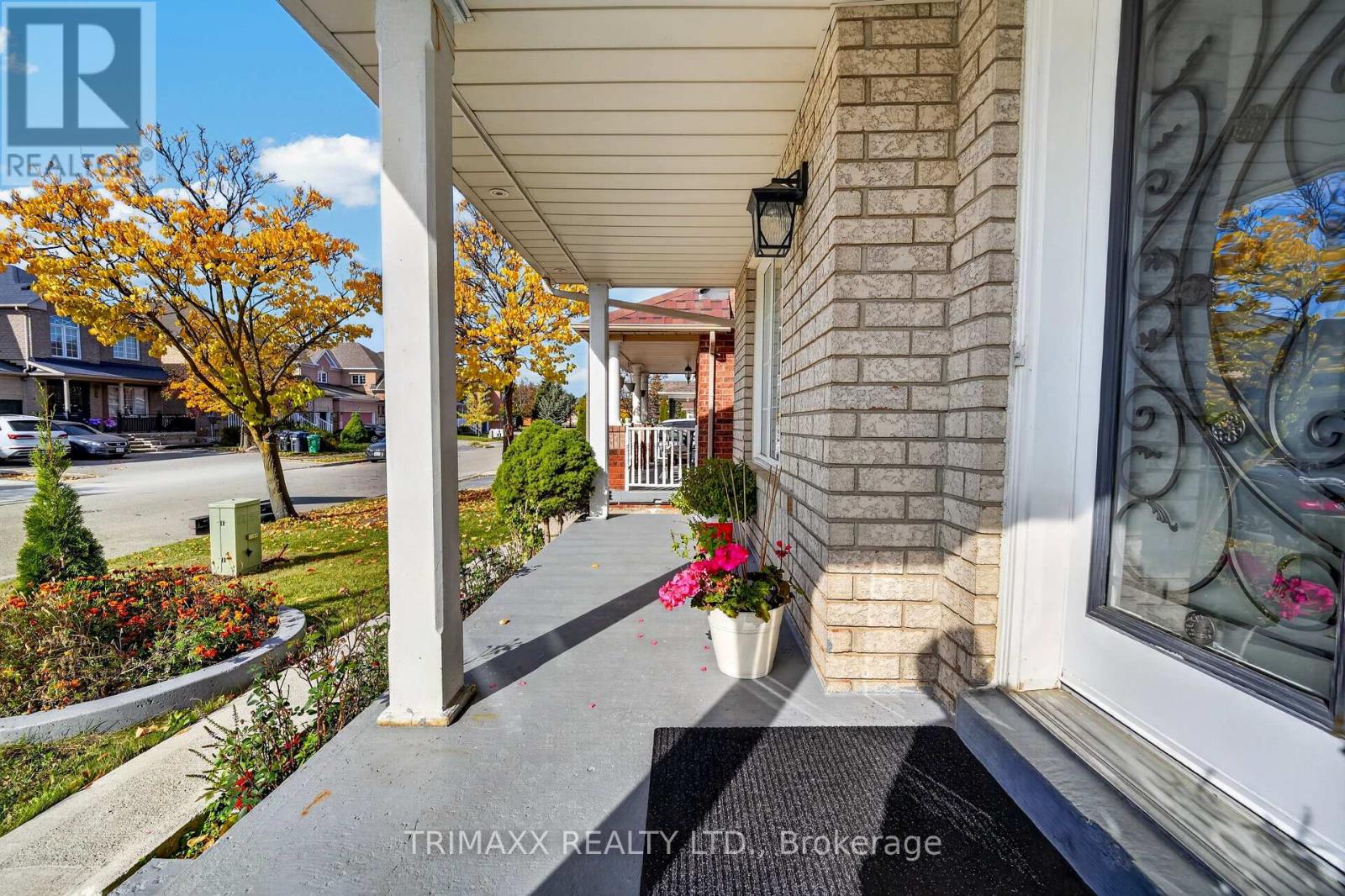 19 Leopard Gate, Brampton, Ontario  L6R 2J5 - Photo 3 - W14114282