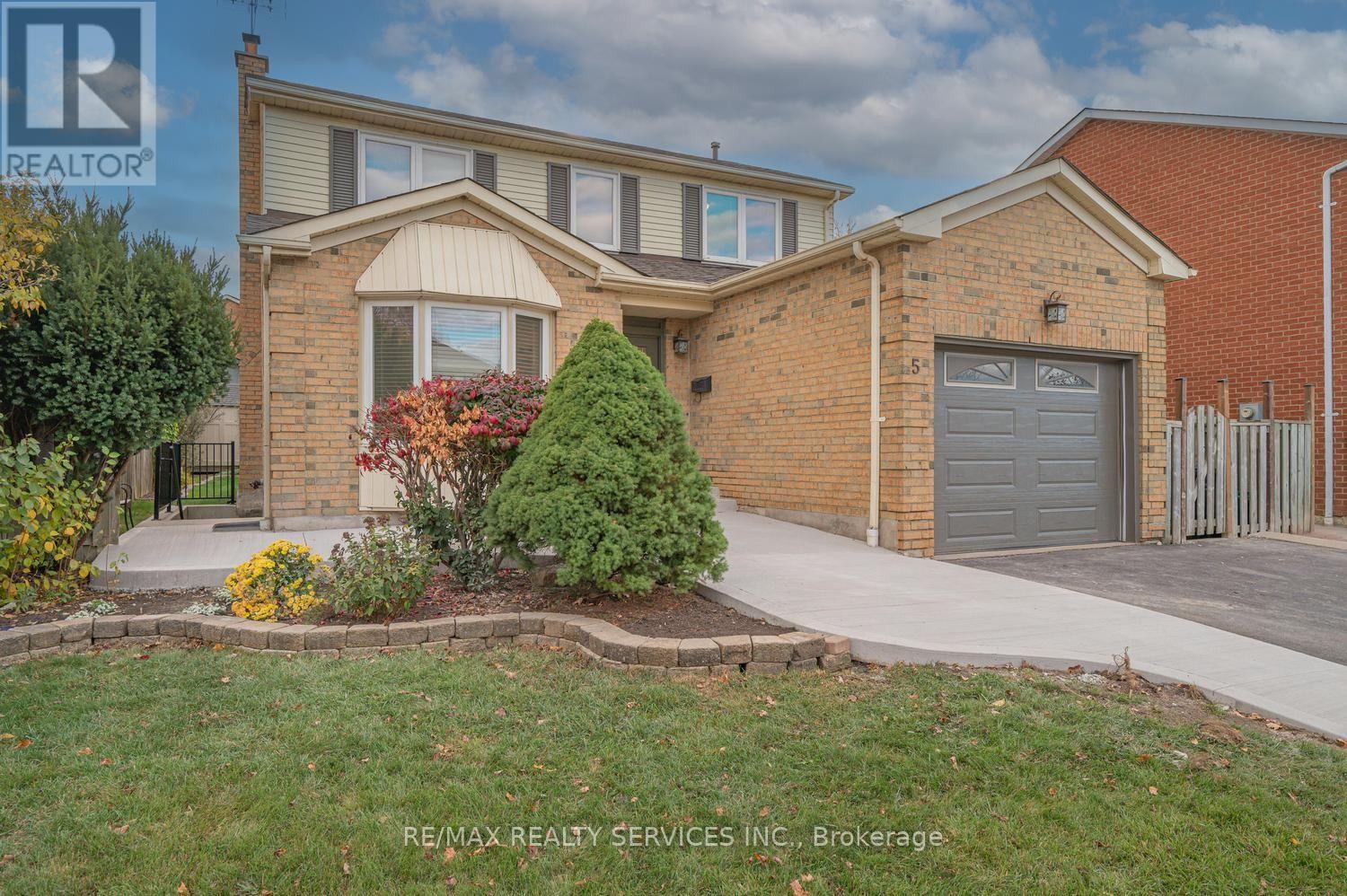 5 Nimrod Crescent W, Brampton, Ontario  L6S 4T9 - Photo 2 - W14114294
