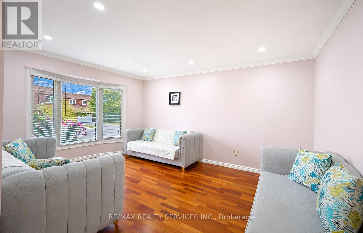 5 Nimrod Crescent W, Brampton, Ontario  L6S 4T9 - Photo 8 - W14114294