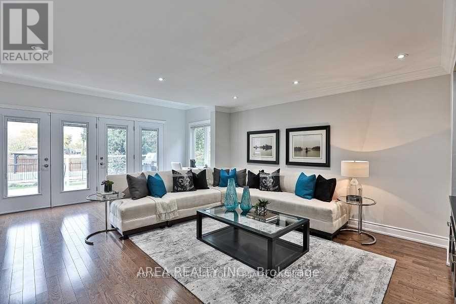 89 Ashbourne Drive, Toronto, Ontario  M9B 4H6 - Photo 10 - W14114314