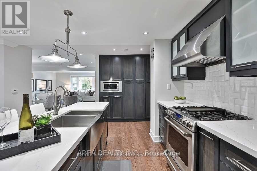 89 Ashbourne Drive, Toronto, Ontario  M9B 4H6 - Photo 13 - W14114314