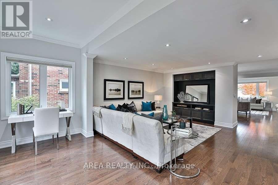 89 Ashbourne Drive, Toronto, Ontario  M9B 4H6 - Photo 7 - W14114314