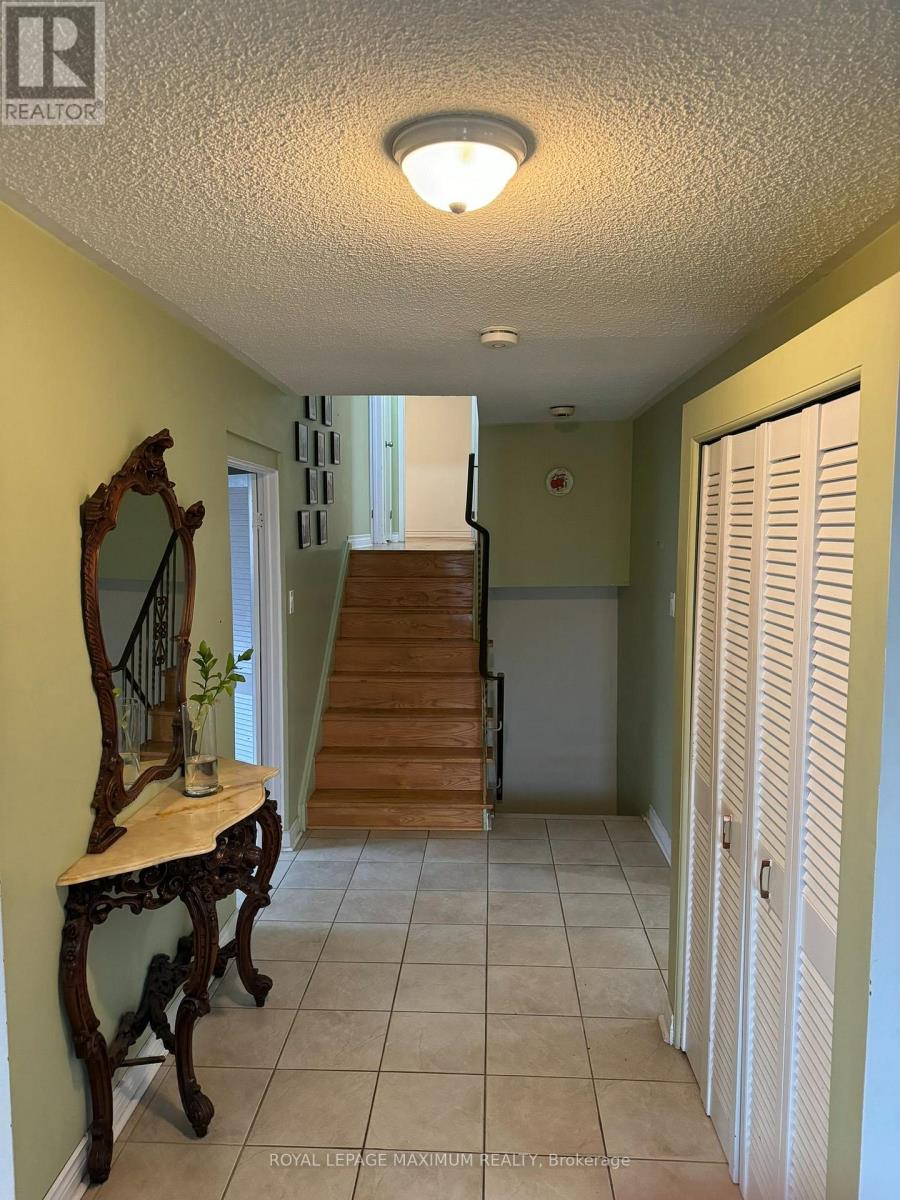 3407 Cedar Creek Drive, Mississauga, Ontario  L4Y 2Y2 - Photo 2 - W14114322