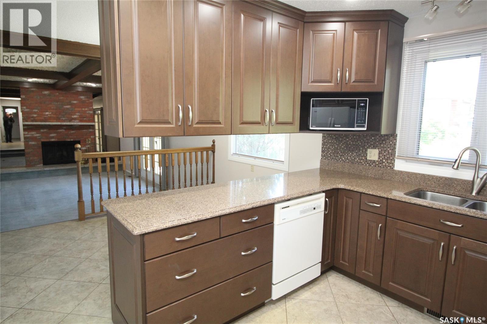 230 Auld Crescent, Saskatoon, Saskatchewan  S7H 4W9 - Photo 3 - SK051803