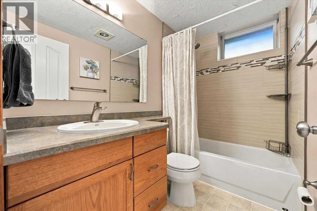 144 Bernard Way Nw, Calgary, Alberta  T3K 2E9 - Photo 37 - A2354322